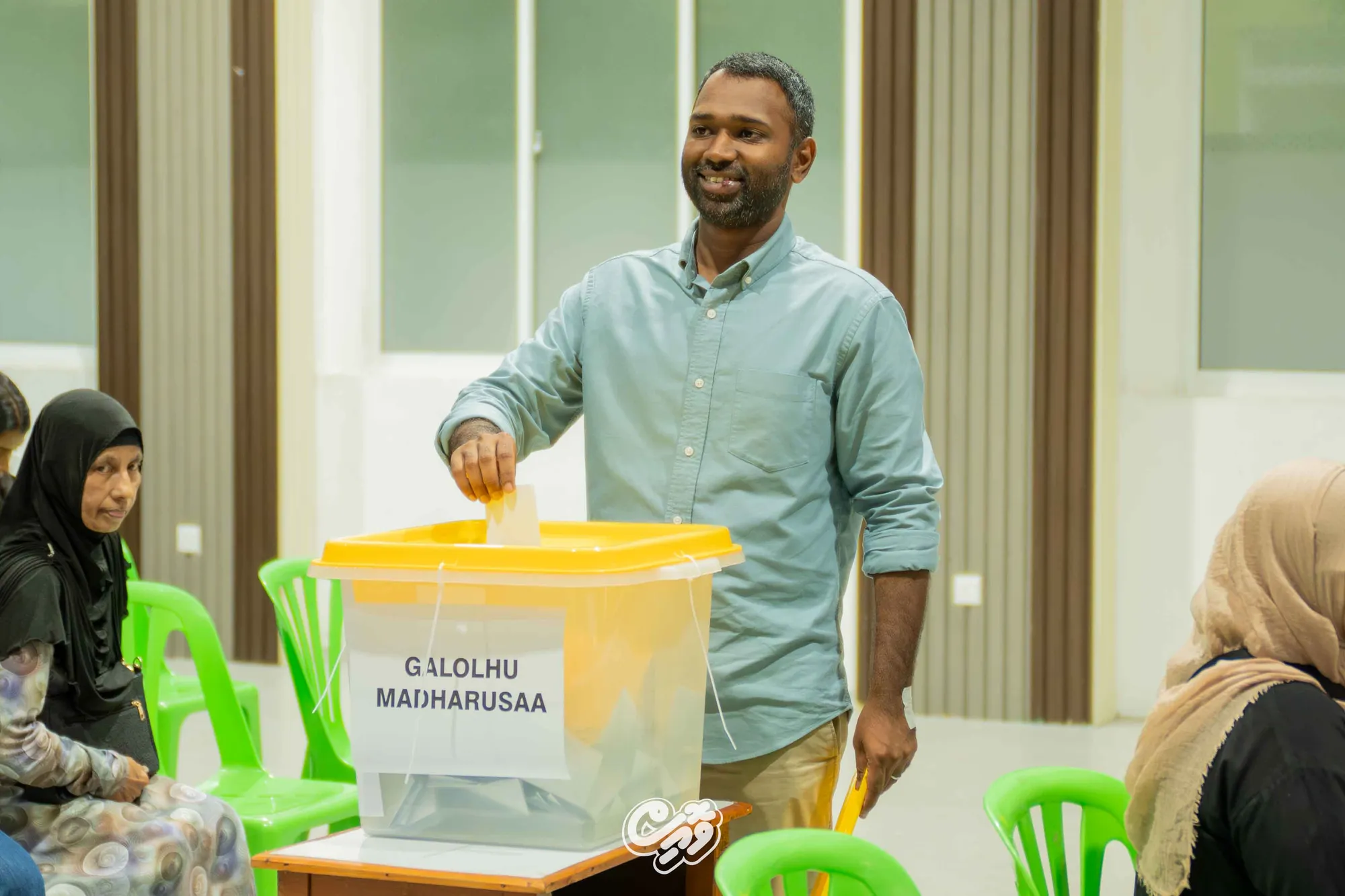 މިއީ ދުވަހަކު ދެކެން ބޭނުންވި މަންޒަރެއް ނޫން، މީކާއީލް ވިދާޅުވީ ކުރީގައި އުޅެނީ އޭނާ ކަމަށް