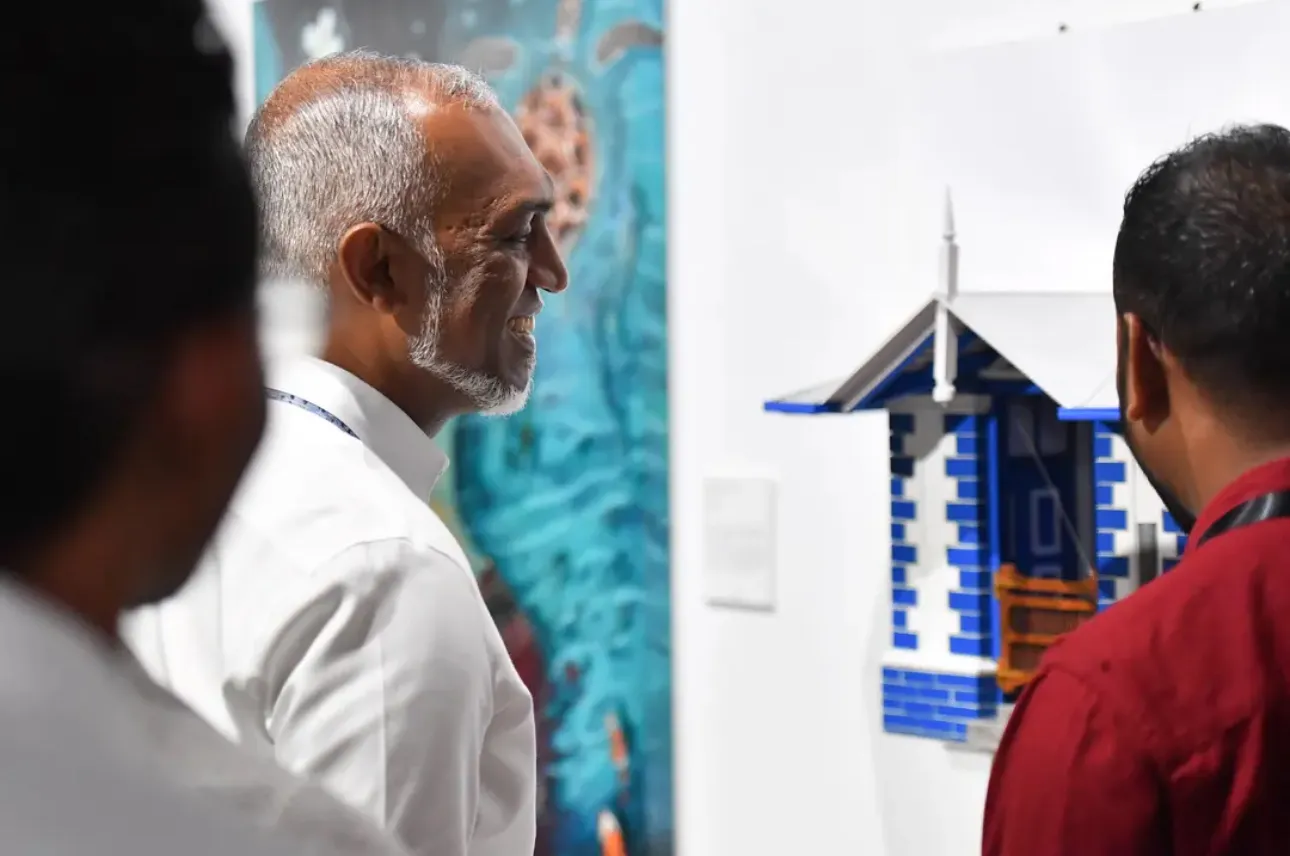 ރައީސުލްޖުމްހޫރިއްޔާ ޑރ މުޙައްމަދު މުޢިއްޒު