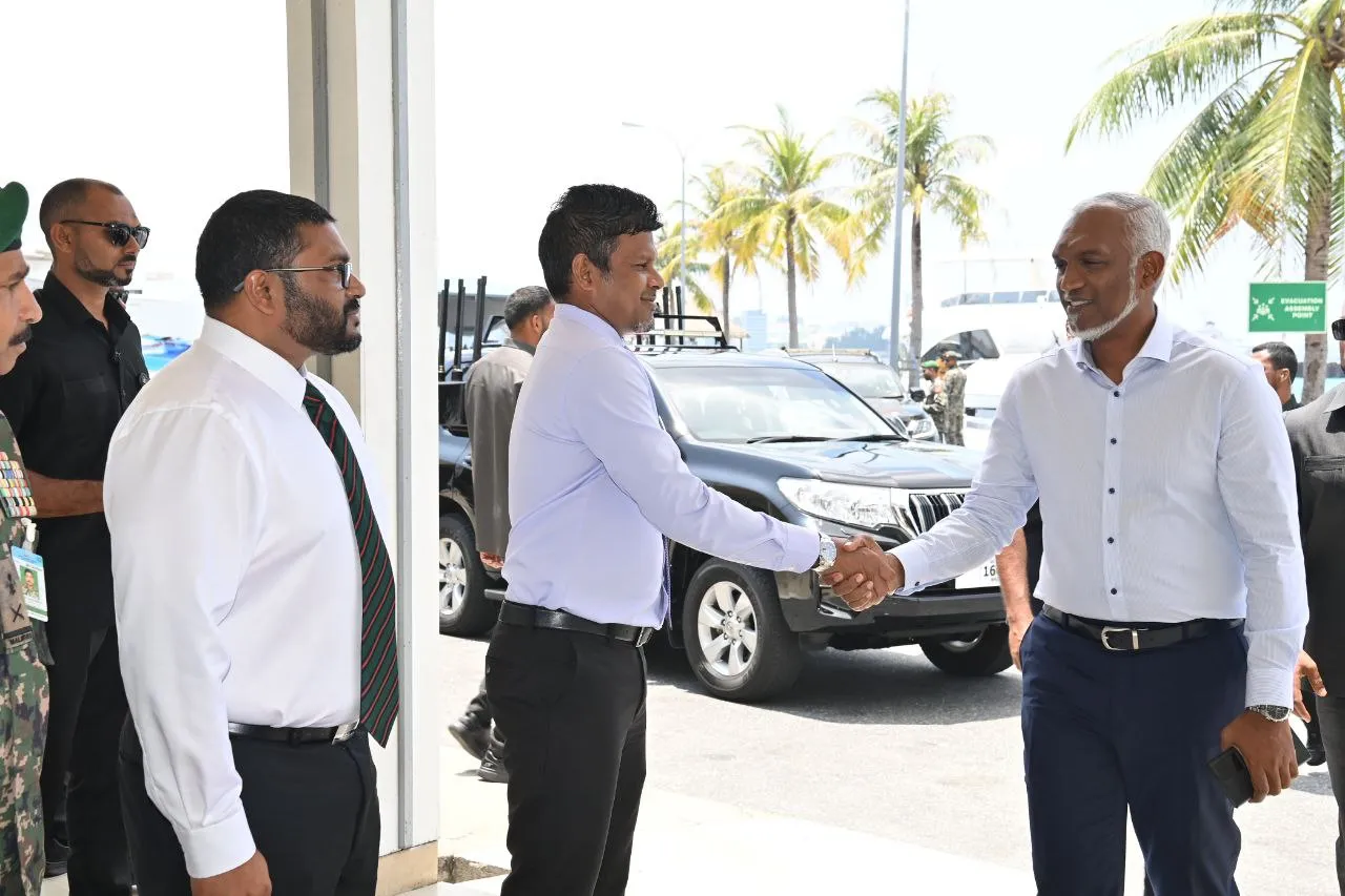 ރައީސް ޑރ.މުއިއްޒު 3 އަތޮޅަކަށް ކުރައްވާ ދަތުރުފުޅެއްގައި ފުރާވަޑައިގަތުން-- ފޮޓޯ: ރައީސް އޮފީސް