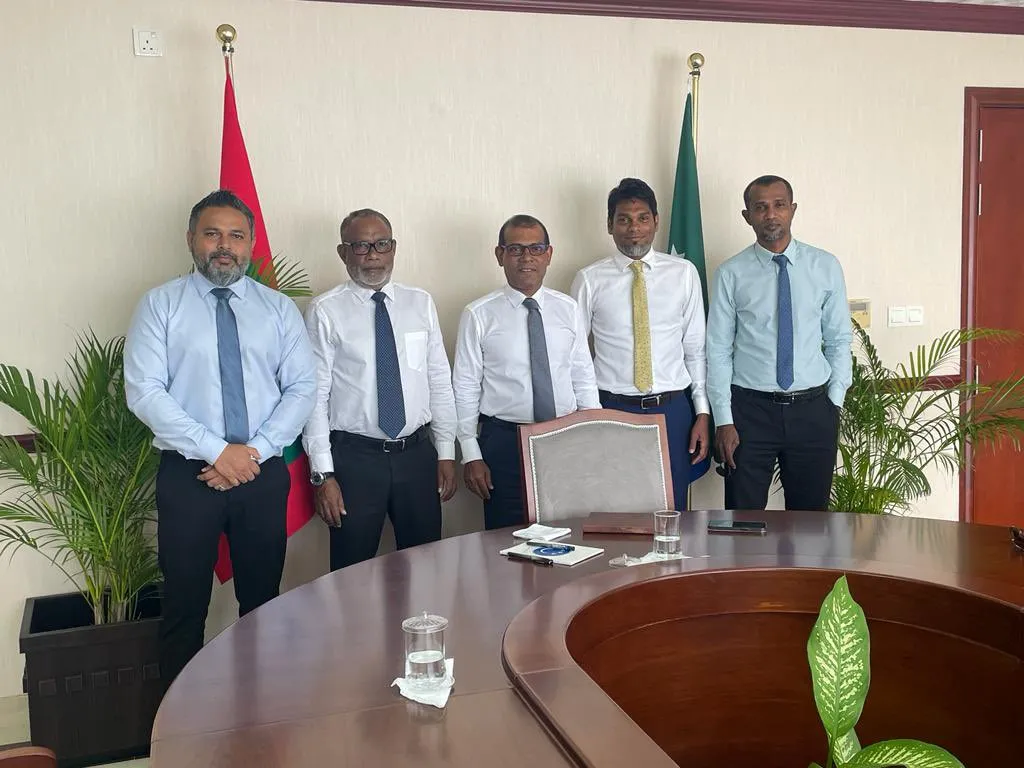 ކަނޑުގެ ސަރަހައްދު ވިއްކާލި މައްސަލައިގައި ޕީޕީއެމުން ރައީސް ނަޝީދާއި މަޝްވަރާކޮށްފި!