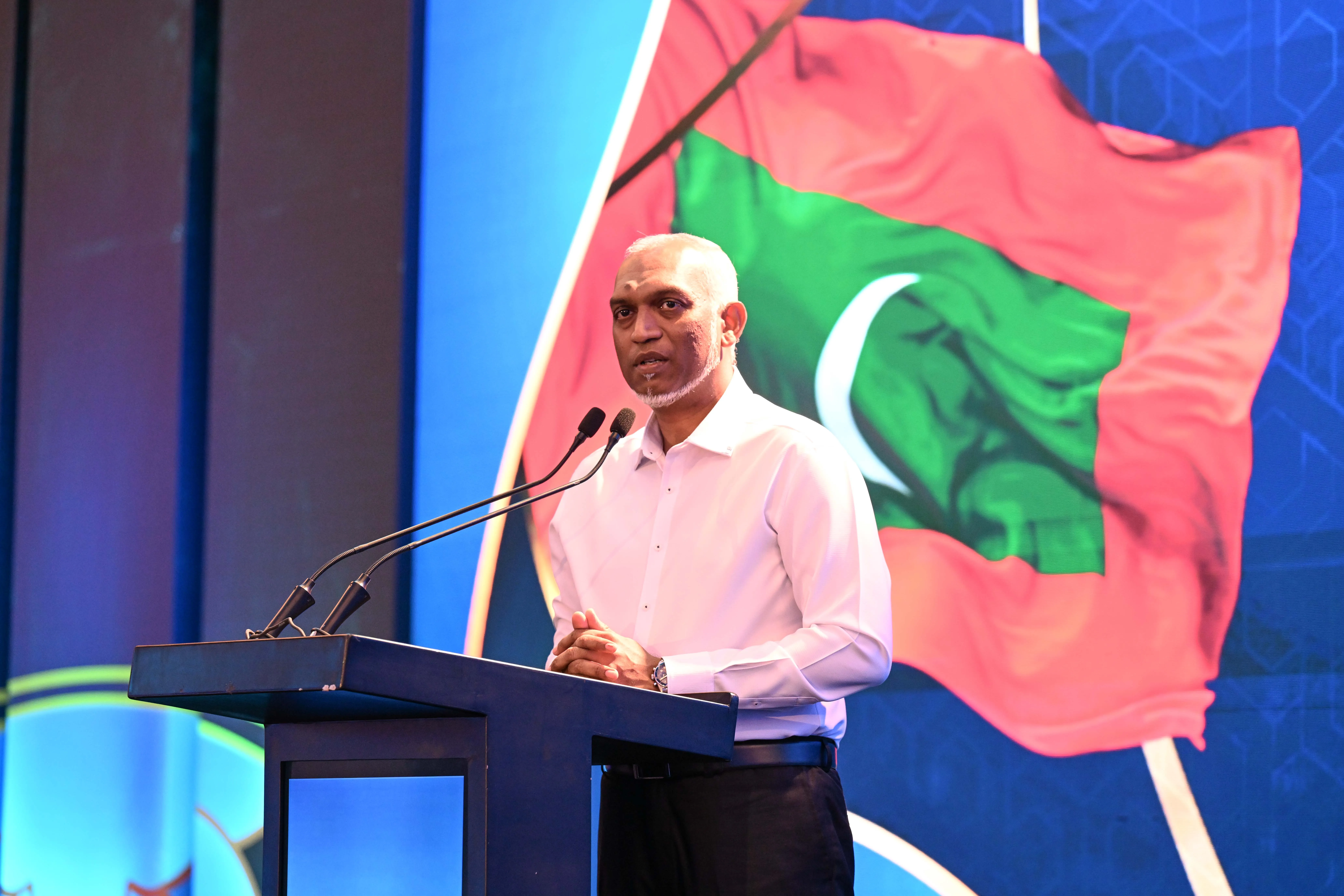 ސިންގަޕޫރުގެ ޤައުމީ ދުވަހާ ގުޅިގެން ރައީސް މުޢިއްޒު އެ ޤައުމުގެ ވެރީންނަށް ތަހުނިޔާ ފޮނުއްވައިފި