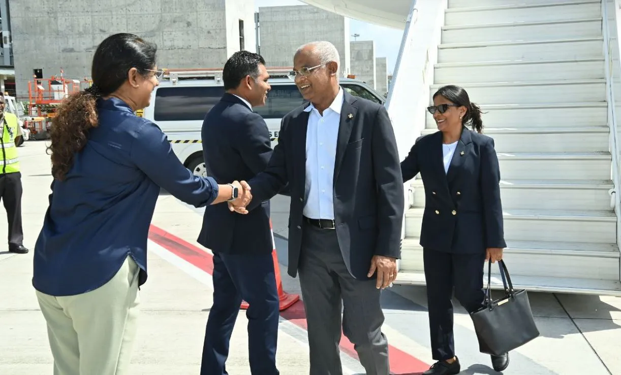 ރައީސުލްޖުމްހޫރިއްޔާގެ ދެކަނބަލުން އިނގިރޭސިވިލާތަށް ކުރެއްވި ރަސްމީދަތުރުފުޅު ނިންމަވާލައްވައިފި