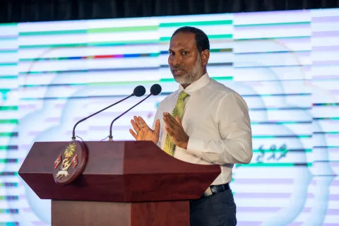 އިލްމީ ހަމަތައް ހިފަހައްޓާނަމަ ދީނީ އިލްމުވެރިންނަށް ސިޔާސީ ވާހަކަ ދެއްކުން މަނަލެއް ނުކުރެވޭނެ: އިމްރާން
