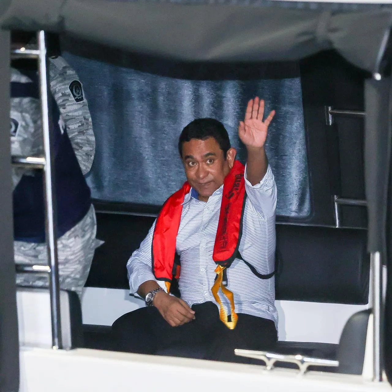 Former President Yameen being taken to Kaafu Maafushi Jail