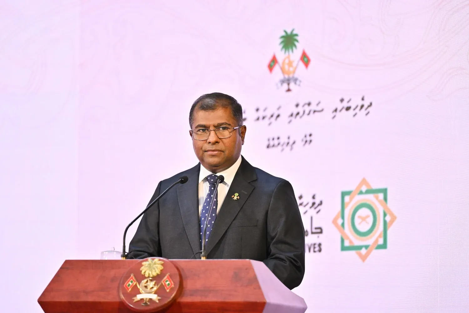 ދިވެހި ތަރިކައިގެ ސިގްނެޗަރ ރިސަރޗް ސްކޮލަރޝިޕަކީ ދިވެހި ޤައުމިއްޔަތު އިޔާދަކުރުމުގެ ޤައުމީ މަޝްރޫޢާ ގުޅިފައިވާ އިންގިލާބީ ޢިލްމީ މަސައްކަތެއް: ވަޒީރު އާދަމް ނަޞީރު އިބްރާހީމް