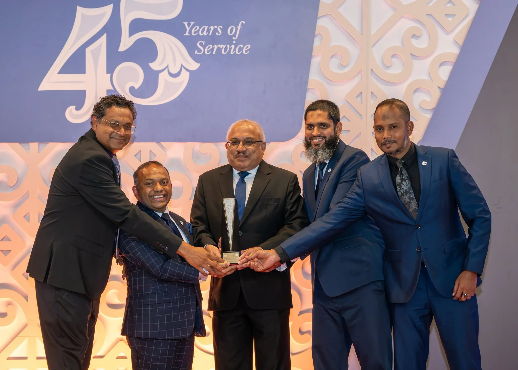 MMA presents financial inclusion award to Maldives Islamic Bank and Allied Insurance