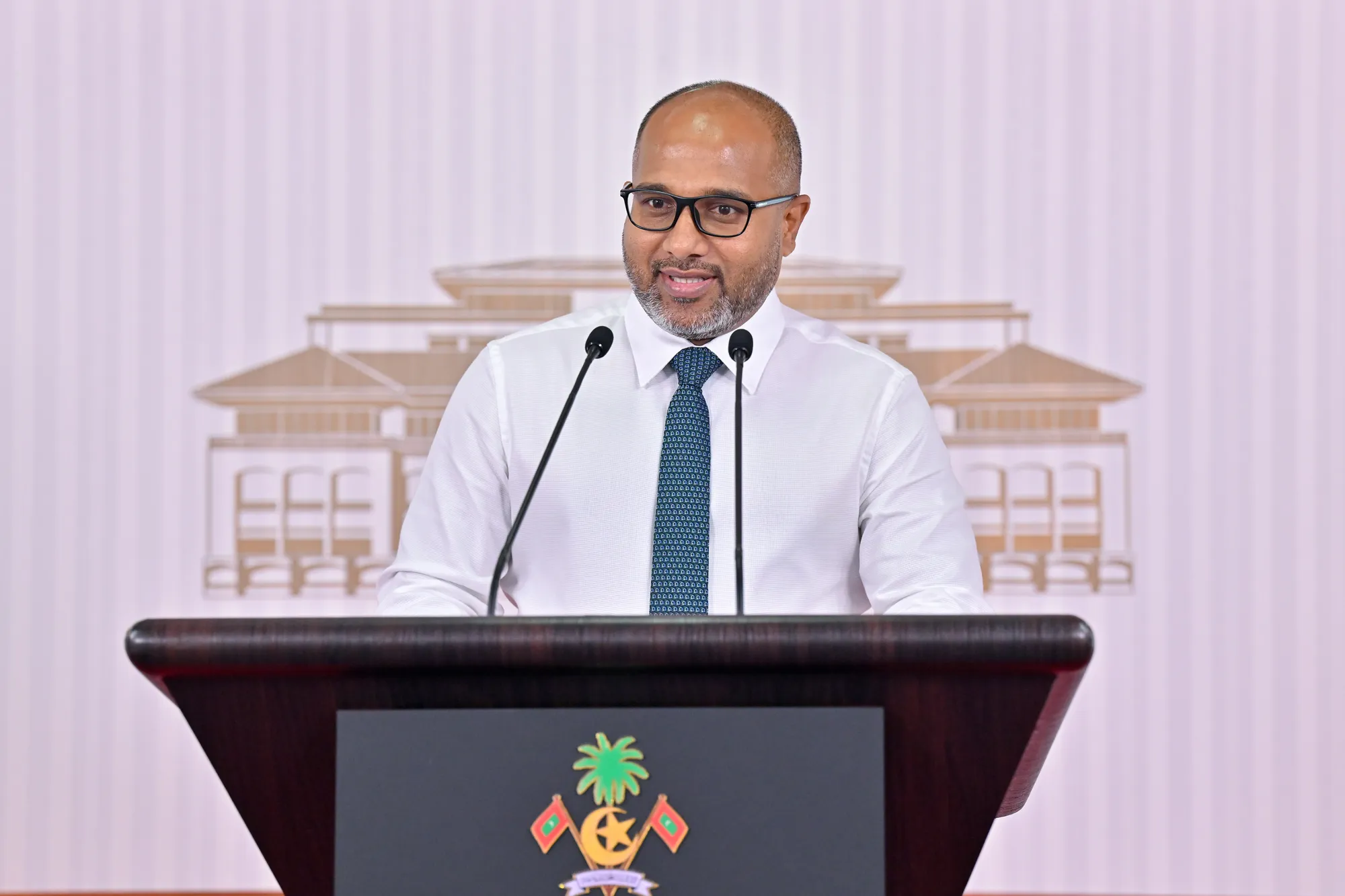 ގަވާއިދާ ހިލާފަށް އުޅޭ ބިދޭސީންގެ އަދަދު 100,000 އިން 2,933 އަށް މަދުކުރެވިއްޖެ: އިޙްސާން