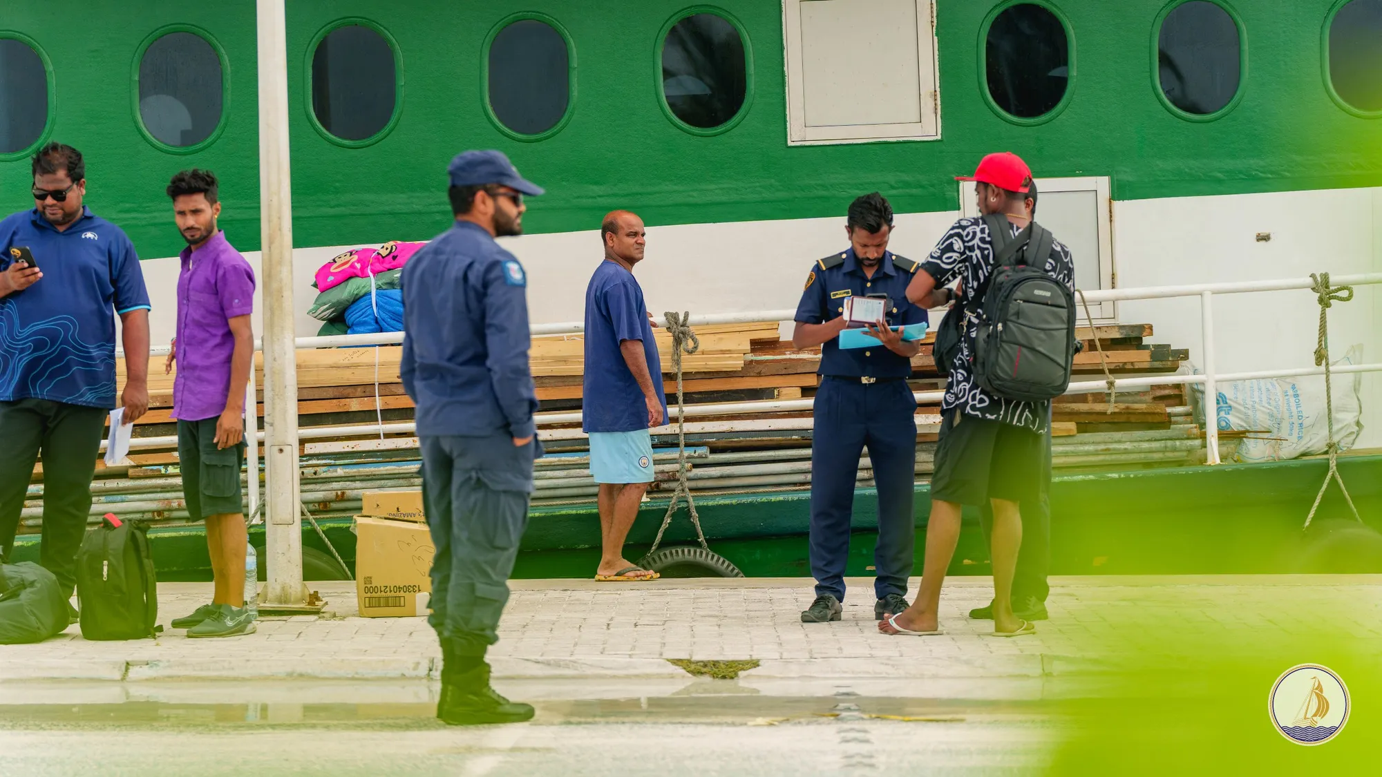 ކުޅުދުފުއްޓަށް ދިޔަ ބިދޭސީންނަށް އިމިގްރޭޝަނުން ވަނީ ނޯޓިސްދީފައި-- ފޮޓޯ: އިމިގްރޭޝަން