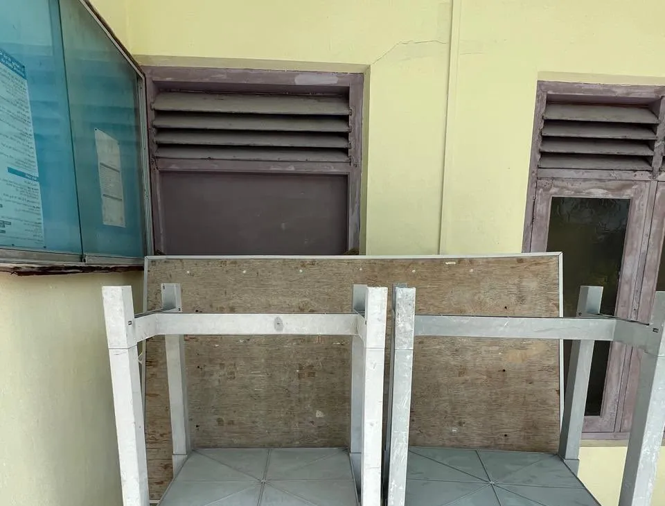 ޚިދުމަތްދޭނެ މުވައްޒަފެއް ނެތުމުން ރައްޔިތުން ކައުންސިލް އިދާރާ ބަންދުކޮށްފި