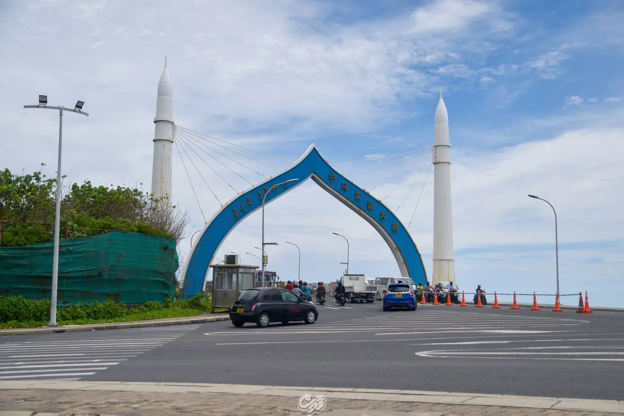 ސިނަމާލެ ބްރިޖު: ފޮޓޯ/ ވޮއިސް