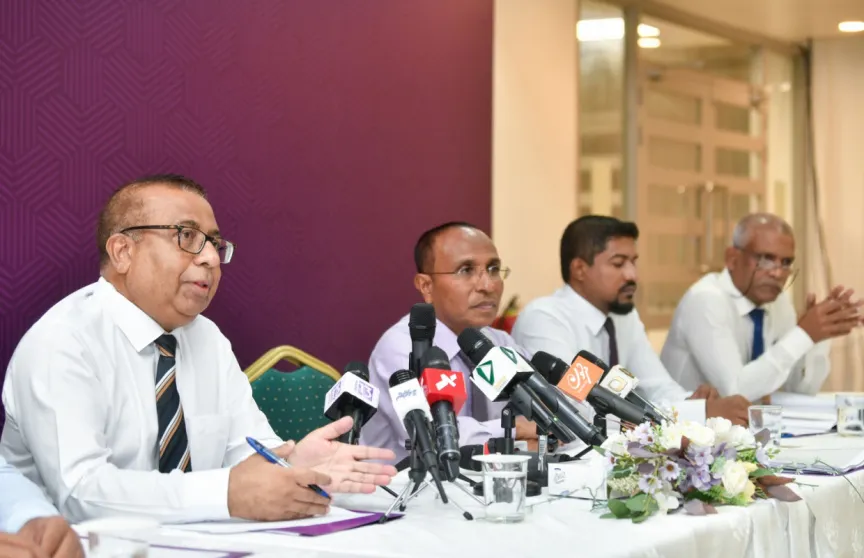 ފުއާދު ބައިވެރިވާ ޖަލްސާތަކުގައި ބައިވެރިނުވާން އީސީގެ ތިން މެމްބަރަކު ނިންމައިފި