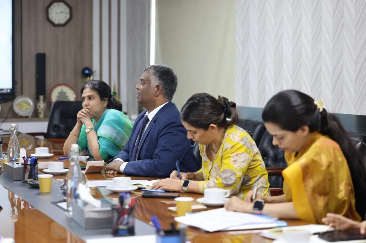 ބައްދަލުވުމުގައި ބައިވެރިވެ ވަޑައިގެންނެވި އިންޑިއާގެ ޑިޕްލޮމެޓުން.. ފޮޓޯ ފިނޭންސް