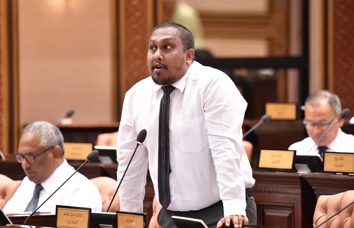 ފެނަކަ ކުރިމަތީ މުޒާހަރާ ކުރީ ފެނަކަ އެމްޑީ އަންގައިގެން: މެމްބަރު ނަޝީދު