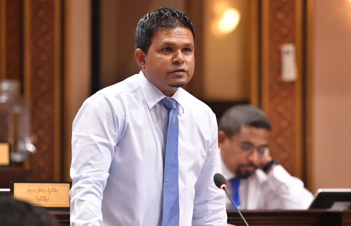 މި ފެންނަނީ ރައީސް ނަޝީދަށް ބާރުލިބޭ ކޮންމެ ފަހަރަކު ޚުދުމުހުތާރު ކަން އިތުރުވާތަން: ޝަފީގު