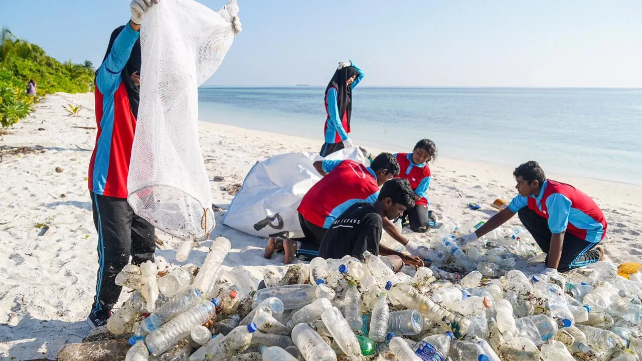 ސިންގަލް-ޔޫސް ޕްލާސްޓިކު މަދުކުރުމާ ގުޅޭ ގަވާއިދު ގެޒެޓުކޮށްފި؛ އުސޫލާ ޚިލާފުވާނަމަ ބޮޑެތި ޖޫރިމަނާތަކެއް