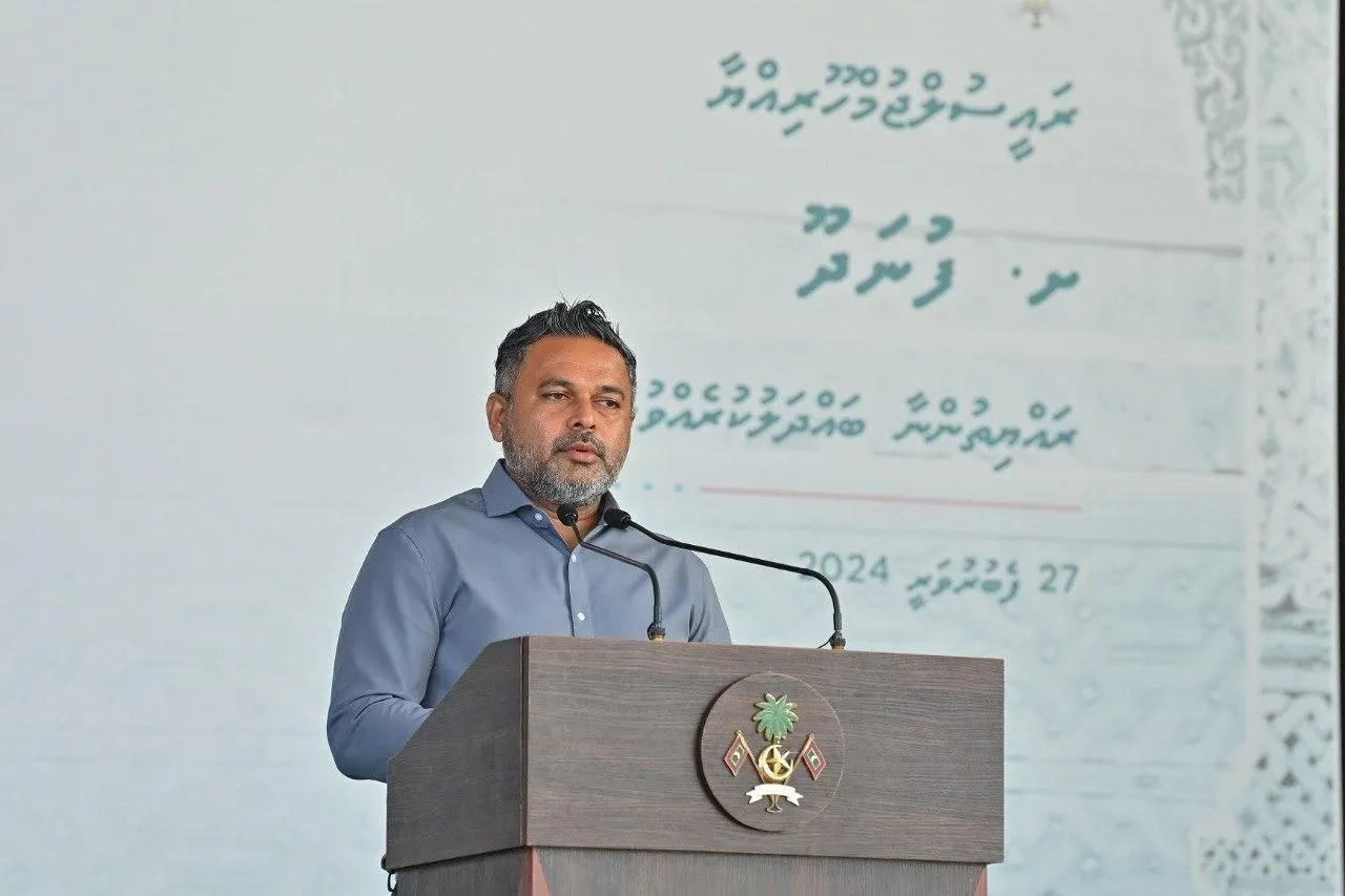 ފުނަދޫގެ އައިސް ޕްލާންޓުގެ މަސައްކަތް ފަށައި ތިން މަސް ތެރޭ ނިންމާނަން: ވަޒީރު ޝިޔާމް