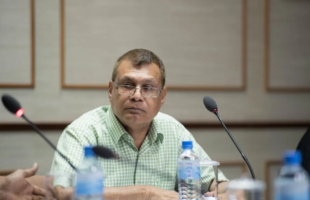 އިިދިކޮޅުން މަސައްކަތް ކުރަނީ ފެނަކަ ހަލާކުކޮށްލުމަށް: ޝަރީފް