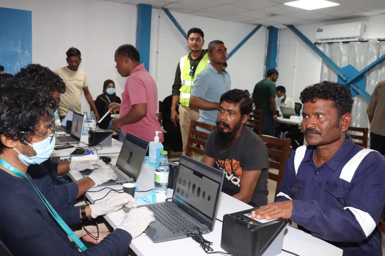 During the collection biometric data of foreign workers in the operation (Photo/Ministry of Homeland Security)
