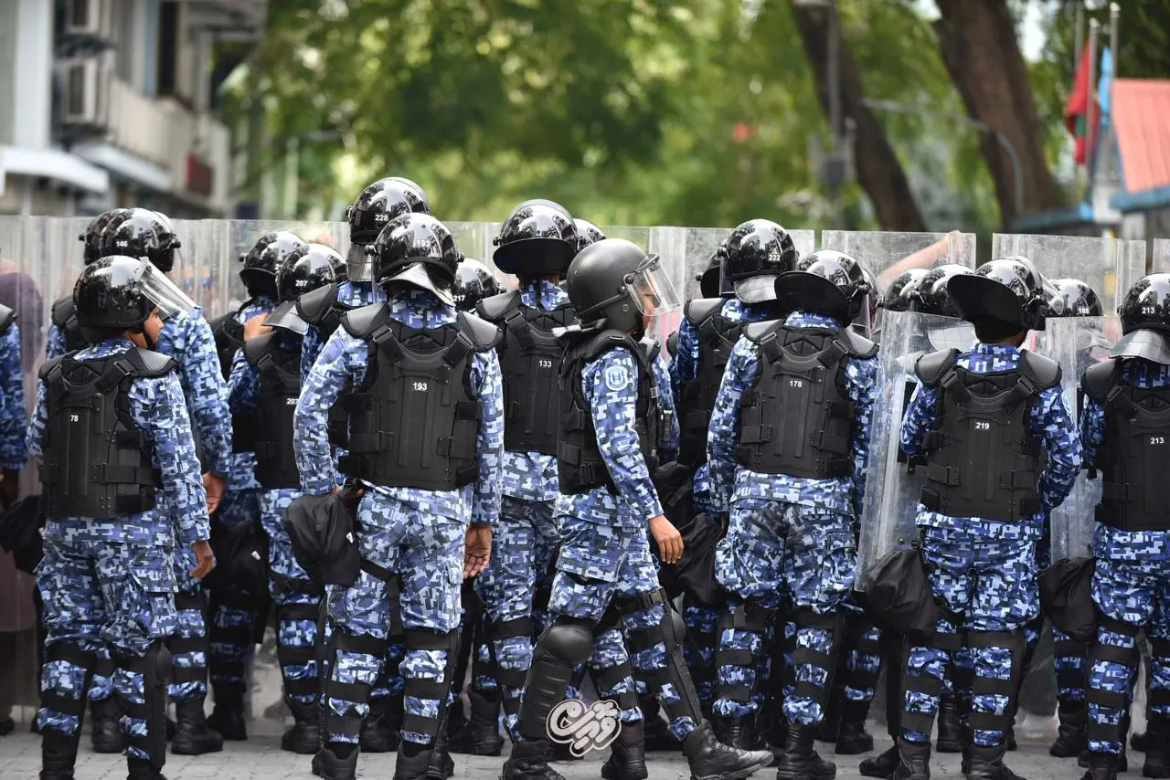 ދިވެހި ފުލުހުން ހަރަކާތްތެރިވަނީ