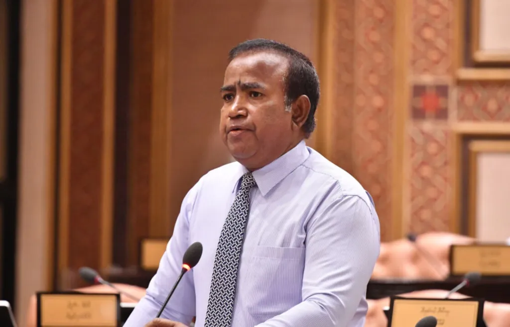 ޑޮލަރުގެ އަގު މައްޗަށް ދިޔައީ އެމްޑީޕީން ފައިސާ ޗާޕުކޮށްގެނެއް ނޫން، މިއީ އެހެން ކަމެއް: ޣަފޫރު