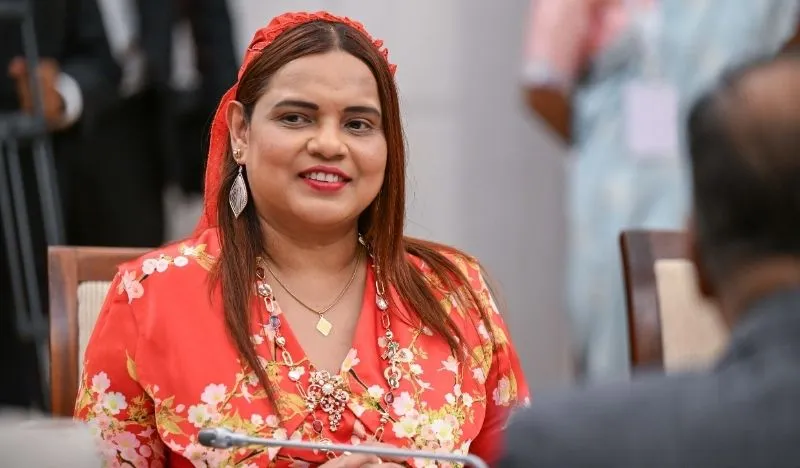 ފޮރިން މިނިސްޓަރ އިރުތިޝާމް އާދަމް ރަސްމީ ދަތުރުފުޅެއްގައި ޗައިނާ އަށް ފުރާވަޑައިގެންފި