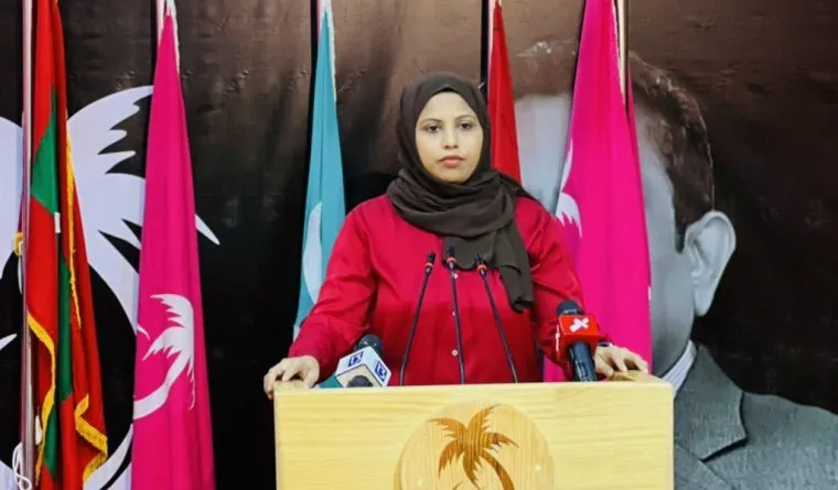 ހީނާ، ޝާހިދަށް: މިސްރާބު ހުރީ ހަމަމަގަކަށް ނޫން، އަދަވަޅަކަށް