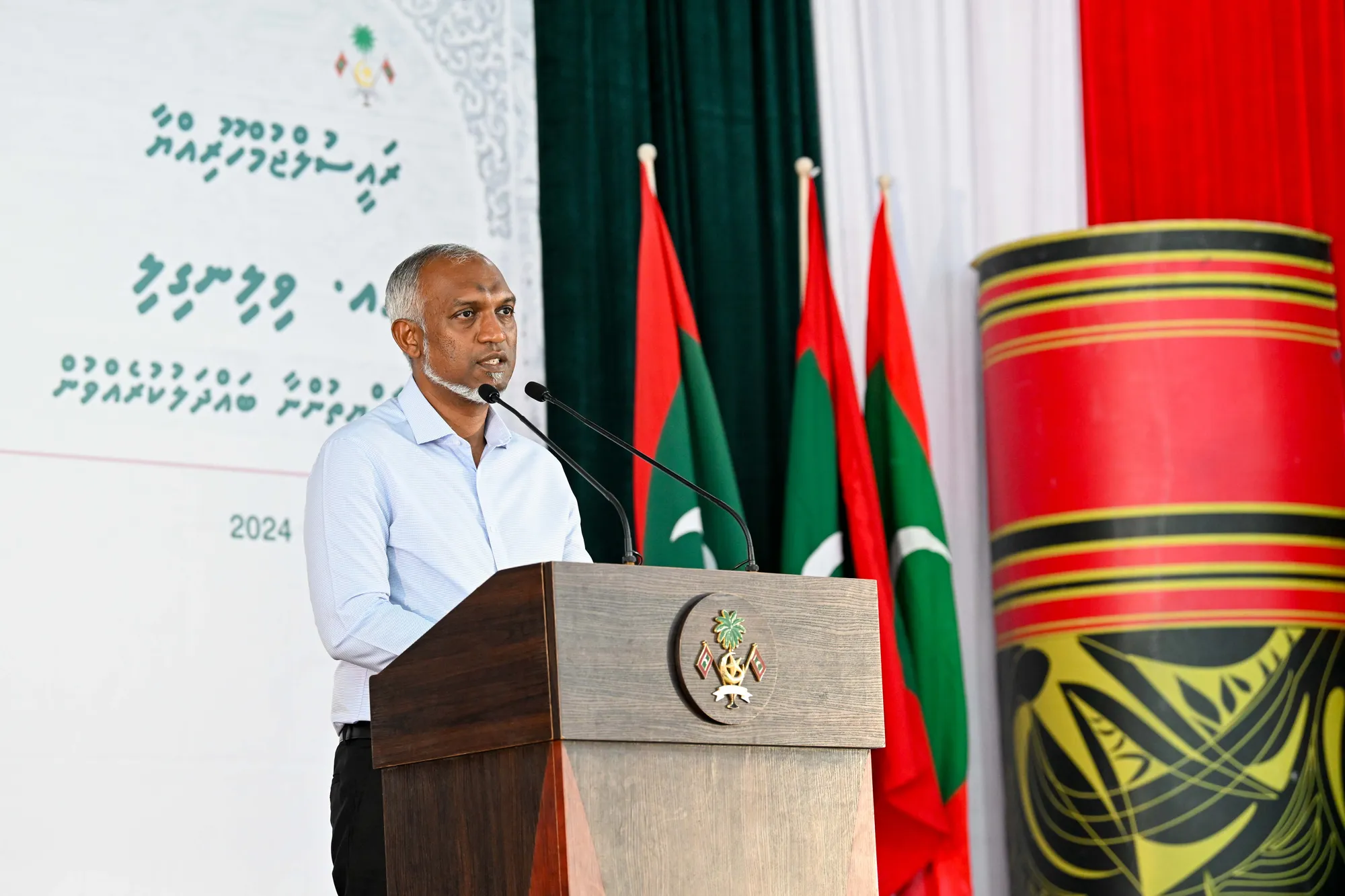 ރައީސުލްޖުމްހޫރިއްޔާ ޑރ މުހައްމަދު މުޢިއްޒު ވިލިނގިލީ ރައްޔިތުންނާ ބައްދަލު ކުރެއްވުން-- ފޮޓޯ/ރައީސް އޮފީސް