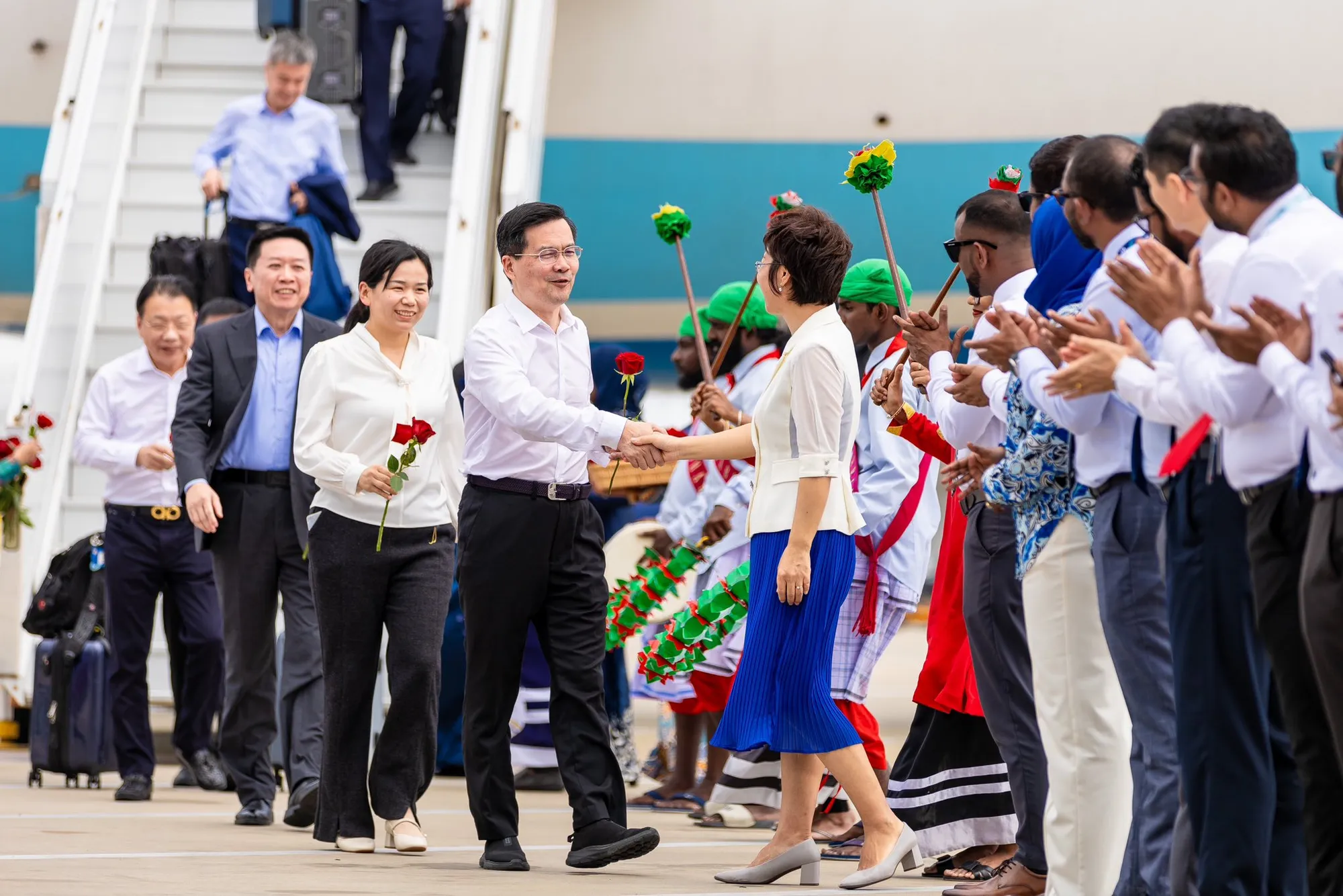 Tourists from the first flight by Xiamen Airline being welcomed to Maldives at Velana International Airport, on February 14, 2024 - Photo: Ministry of Tourism