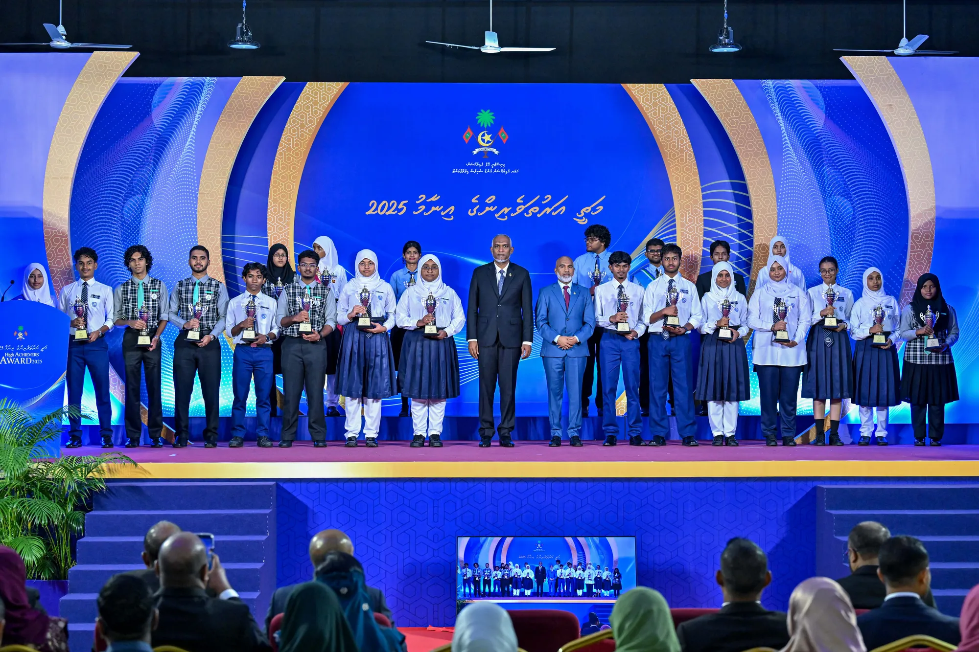 މަތީ އަރުތަވެރިންގެ ޖަލްސާ ގެ ތެރެއިން - ފޮޓޯ: ރައީސް އަފީސް.