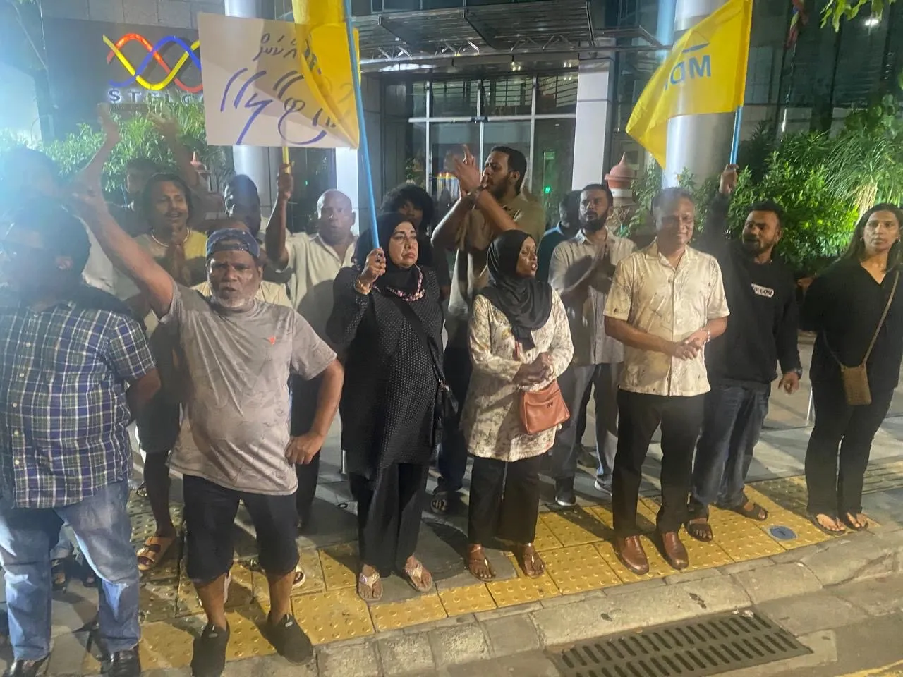 އާޒިމަށް ދިން ހަމަލާ، ސަރުކާރުން ކުއްވެރިކޮށްފި