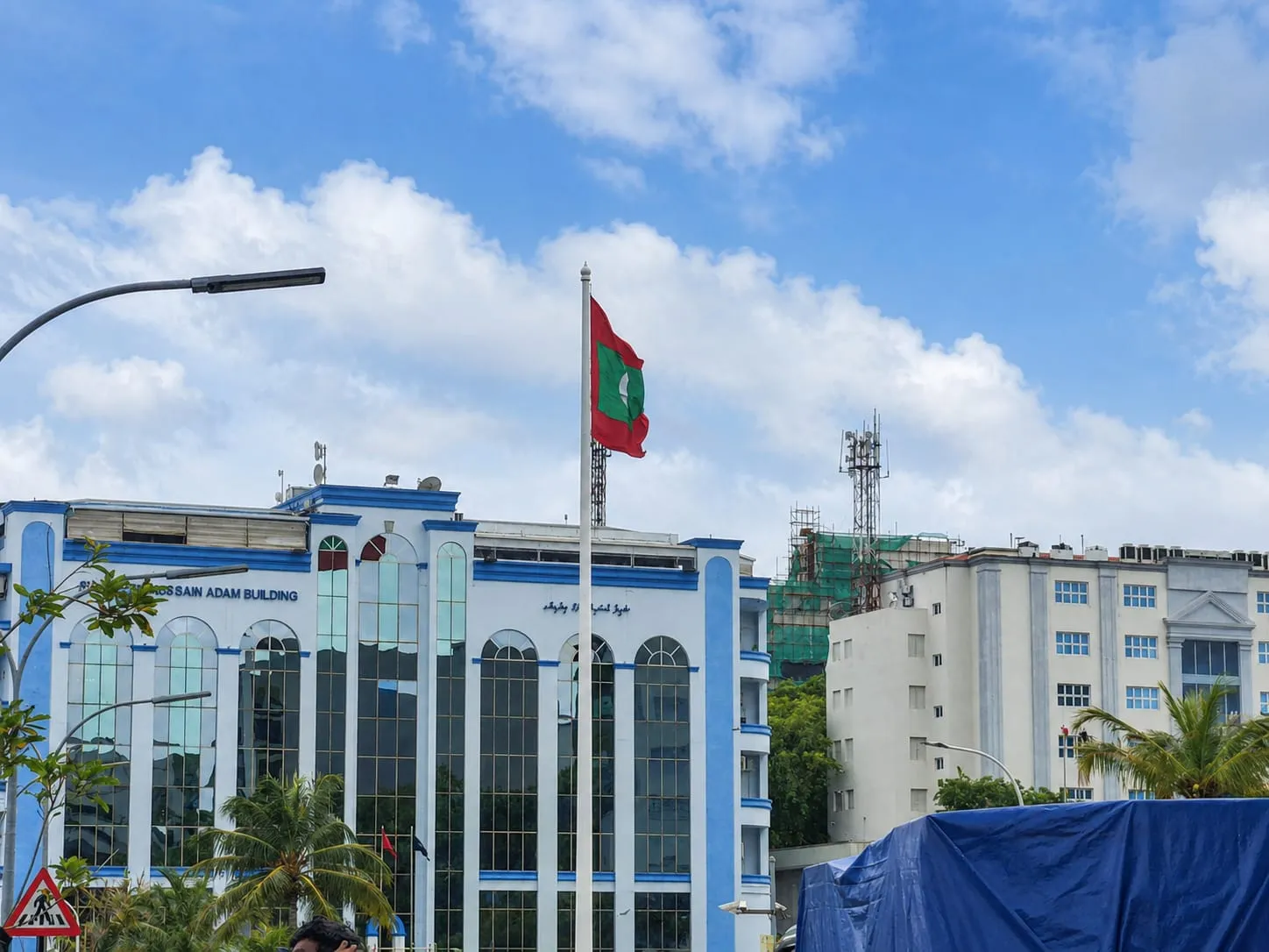 ކަޅުބާޒާރުގައި ޑޮލަރުގެ ވިޔަފާރި ހިންގާ މީހުންގެ މައުލޫމާތުދޭން އާންމުންގެ ކިބައިން އެދިއްޖެ