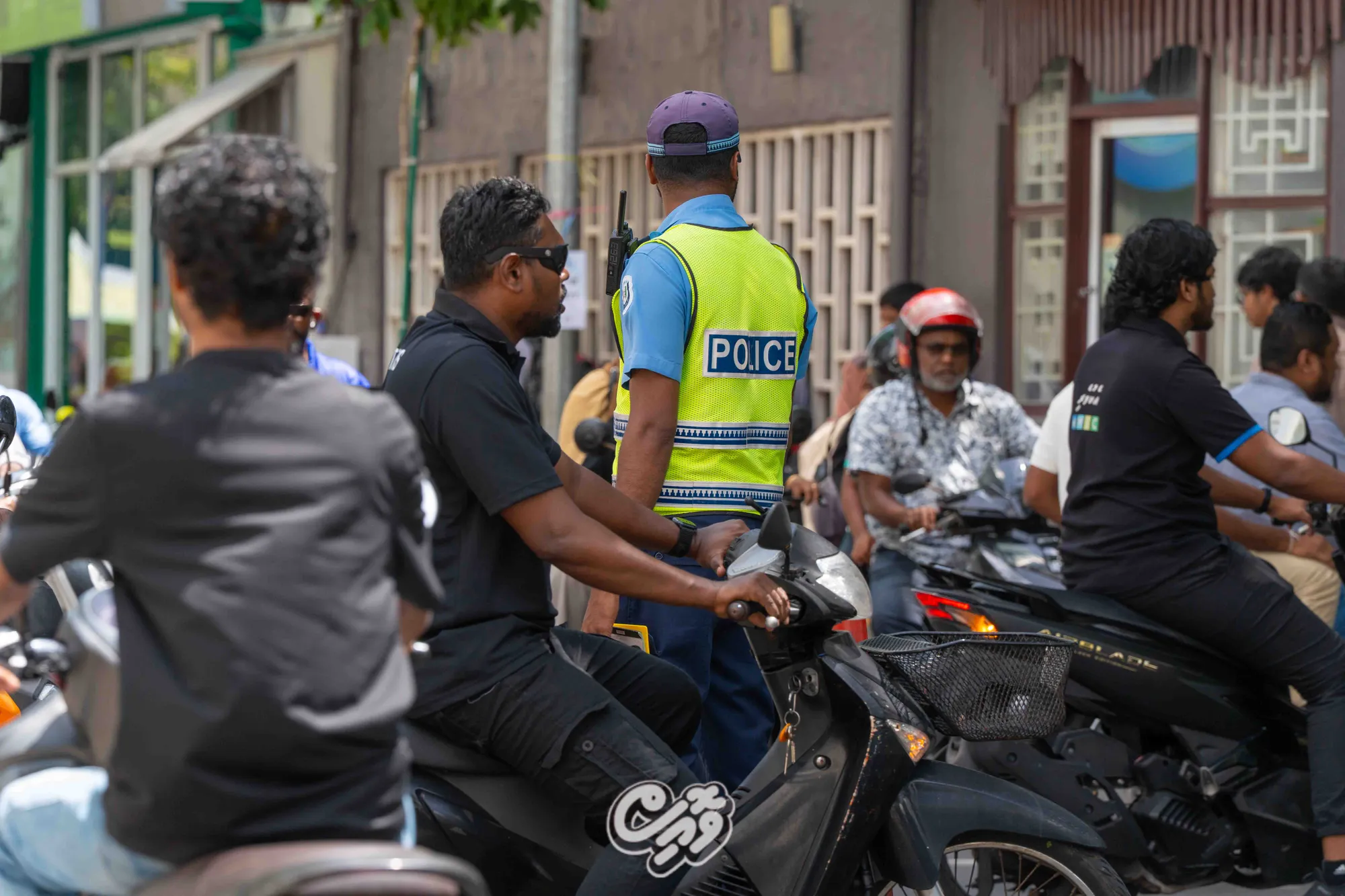 ނުރައްކާތެރިކޮށް ވެހިކަލް ދުއްވާ މީހުން ހޯދަން ފުލުހުން ނިކުމެއްޖެ؛ ޖިނާއީ ތަހުގީގު ހިންގާނެ، ވެހިކަލް ނައްތާލާނެ