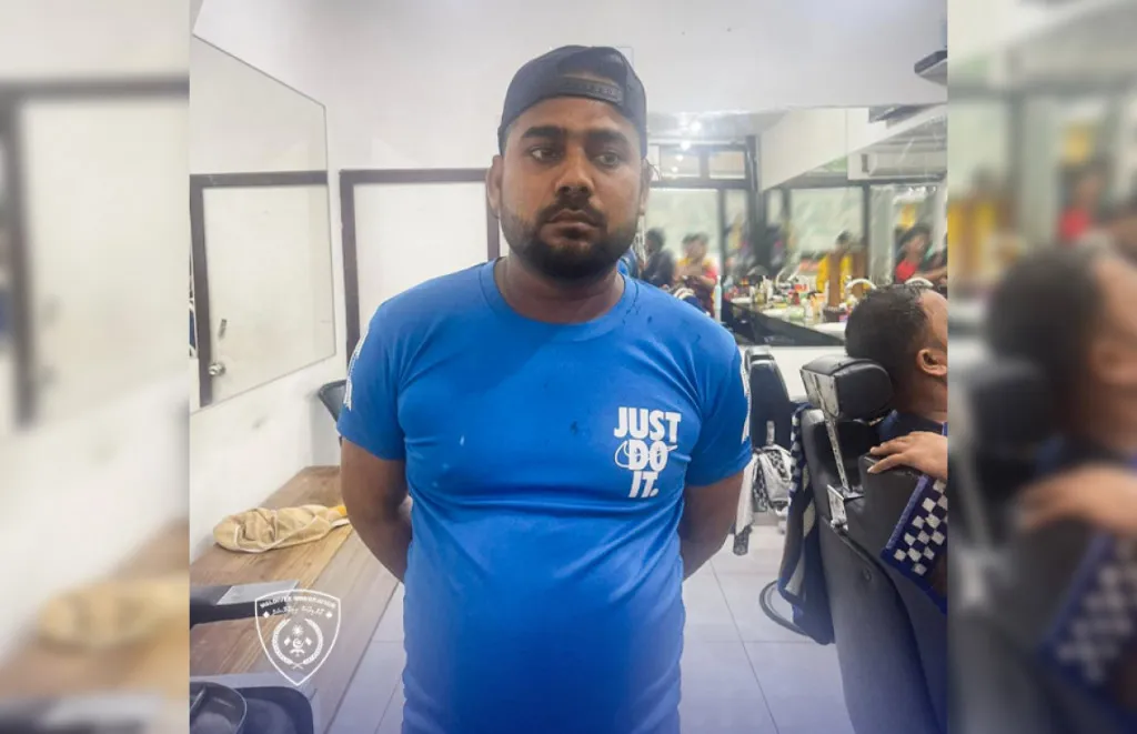 ބުޅާމަސްއަޅައިގެން ކާބޯތަކެތި ތައްޔާރުކުރާކަމުގެ ތުހުމުގައި ހައްޔަރުކުރި އަރަފާތު ހުސެއިން -- ފޮޓޯ: އިމިގްރޭޝަން
