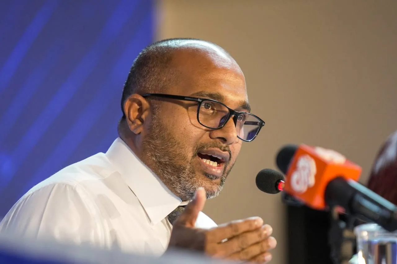 ދާޚިލީ ސަލާމަތާ ބެހޭ ވުޒާރާގެ ވަޒީރު ޢަލީ އިހުސާން: ފޮޓޯ/ ދާޚިލީ ސަލާމަތާ ބެހޭ ވުޒާރާ