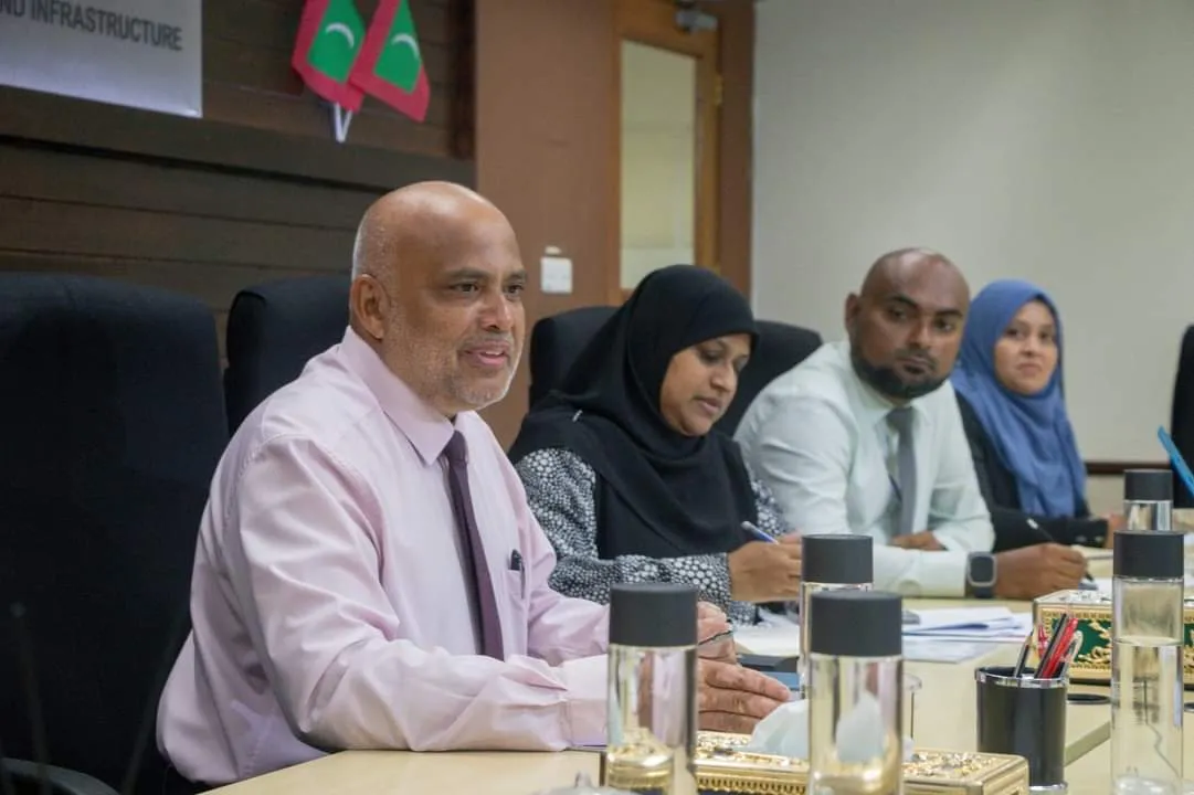 ވަޒީރު ހައިދަރު މަޖިލީހުގެ ކޮމިޓަިގައި: ފޮޓޯ/ މަޖިލިސް