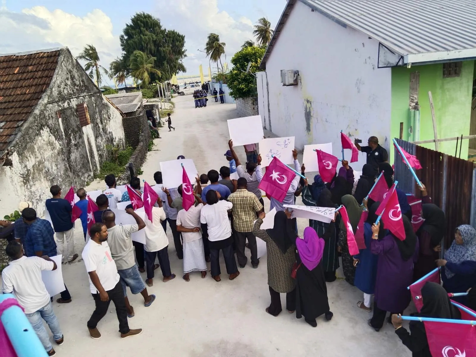 ރައީސް ޞާލިހާއި ދެކޮޅަށް އިހަވަންދޫ ރައްޔިތުން މުޒާހަރާއަށް!