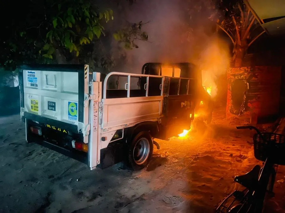 ލަންދޫ ކައުންސިލްގެ ޕިކަޕެއްގައި ރޯކޮށްލައިފި