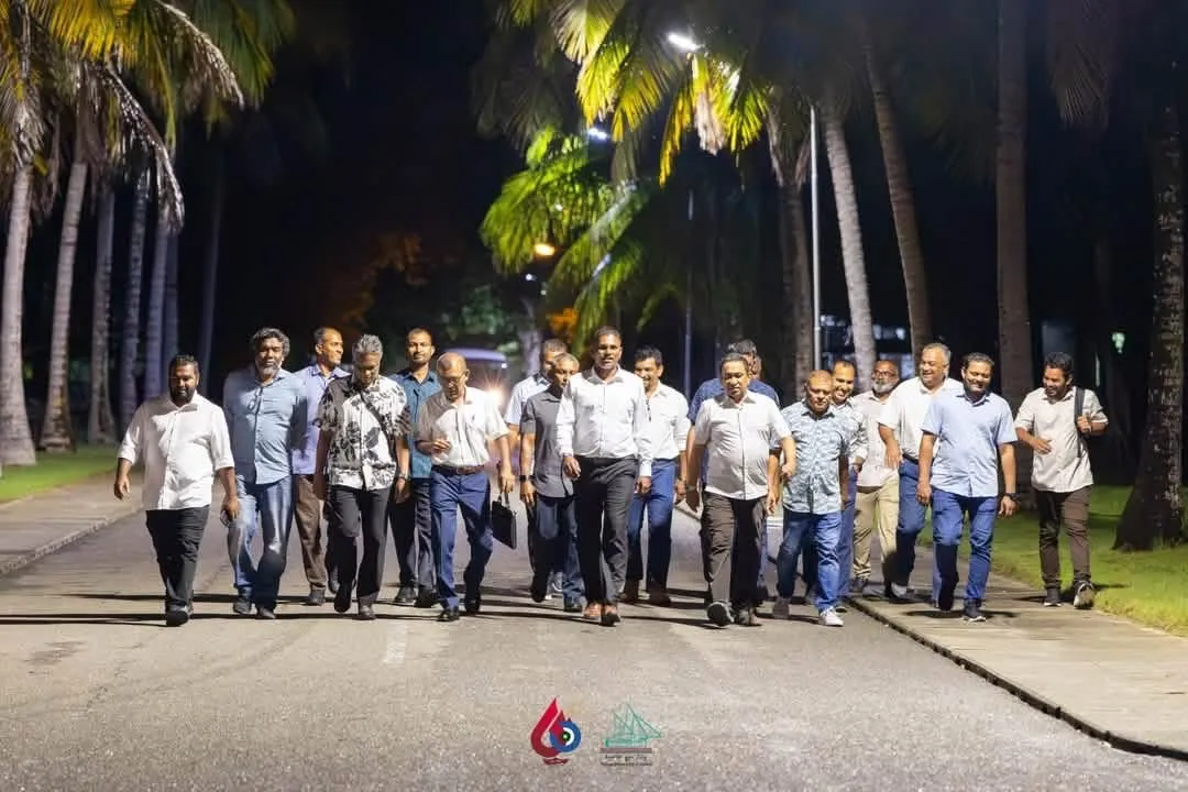 ޔާމީންއާ ނަޝީދު ތިނަދޫއަށް، ރައްޔިތުންގެ ހޫނު މަރުހަބާއެއް