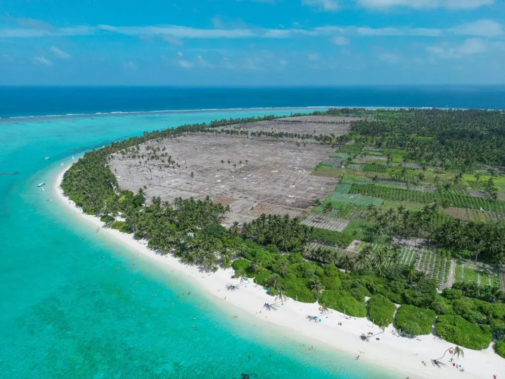 ތޮއްޑޫގައި މަސައްކަތްކުރާ ބިދޭސީ އަންހެނަކަށް އަނިޔާކުރި މައްސަލައެއް ބަލަނީ!