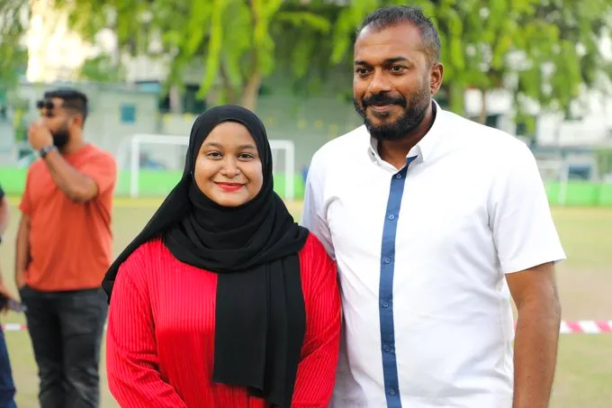 މެމްބަރު އަލީ އިބްރާހިމް ، ޝައުފާއާއި އެކު -- ފޮޓޯ: އެކްސް