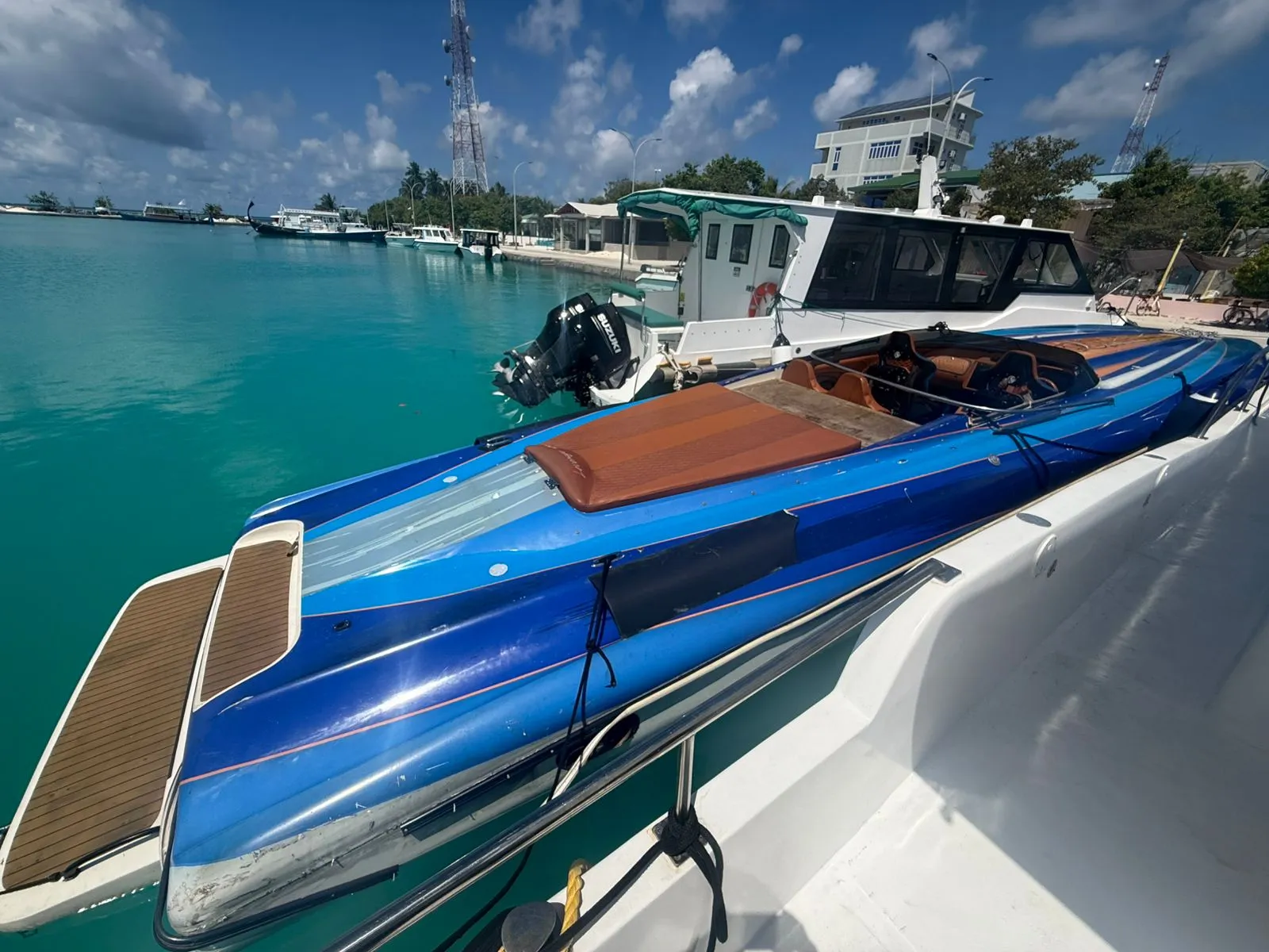 ލޯންޗު ހާދިސާގައި ޒަޚަމްވި އެކެއްގެ އަތްބުރިވި