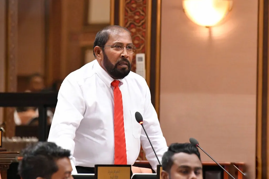 ފަސޭހައިން ޤާނޫނުއަސާސީ އިސްލާހު ނުކުރެވޭނެ ގޮތެއް ހަދަންޖެހޭ: ޤާސިމް