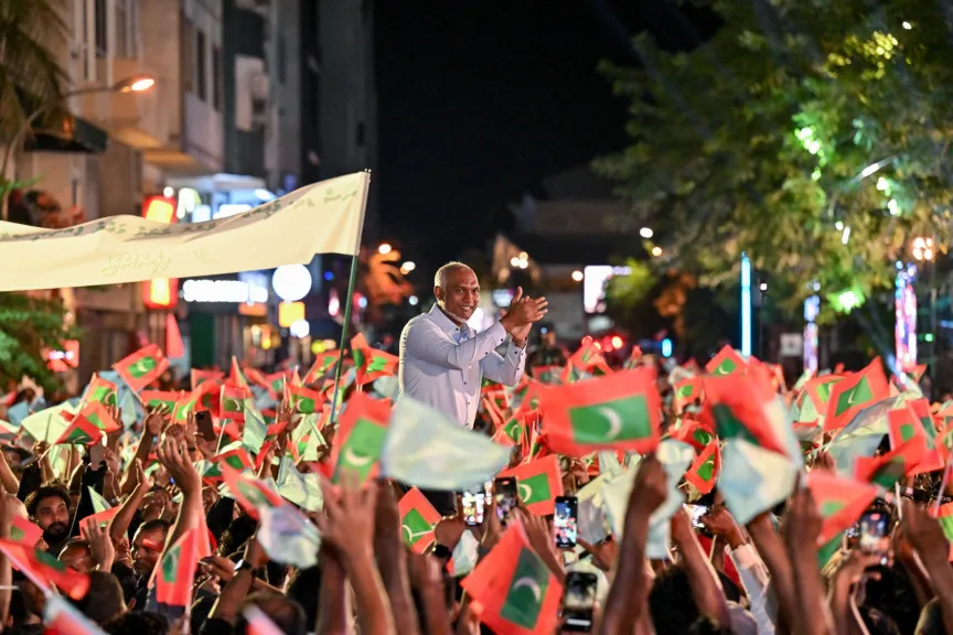 2028 ގެ ރިޔާސީ އިންތިހާބުގައި ވާދަކުރެއްވުމަށް ރައީސް މުޢިއްޒަށް ދައުވަތު އެރުވުމުގެ ގަރާރު ޕީއެންސީން ފާސްކޮށްފި