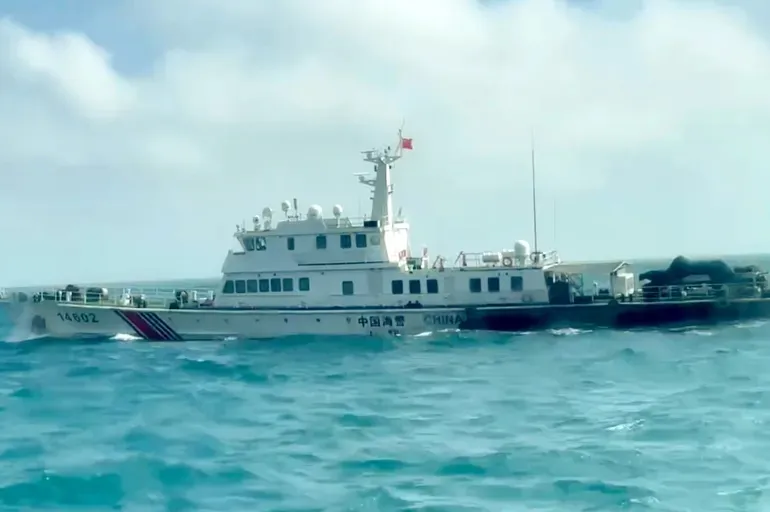 ޗައިނާގެ ކޯސްޓްގާޑު އުޅަނދެއް މަޓްސޫ އައިލެންޑް ކައިރިން ދަނީ.. ފައިލް ފޮޓޯ/އޭޕީ