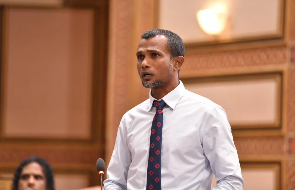 މަޖިލިސް ހިނގައިގެން މި ނުދަނީ، އަސްލަމް ރިޔާސަތަށް ވެރިވަން މަސައްކަތް ކުރައްވާތީ: ޠާރިގު