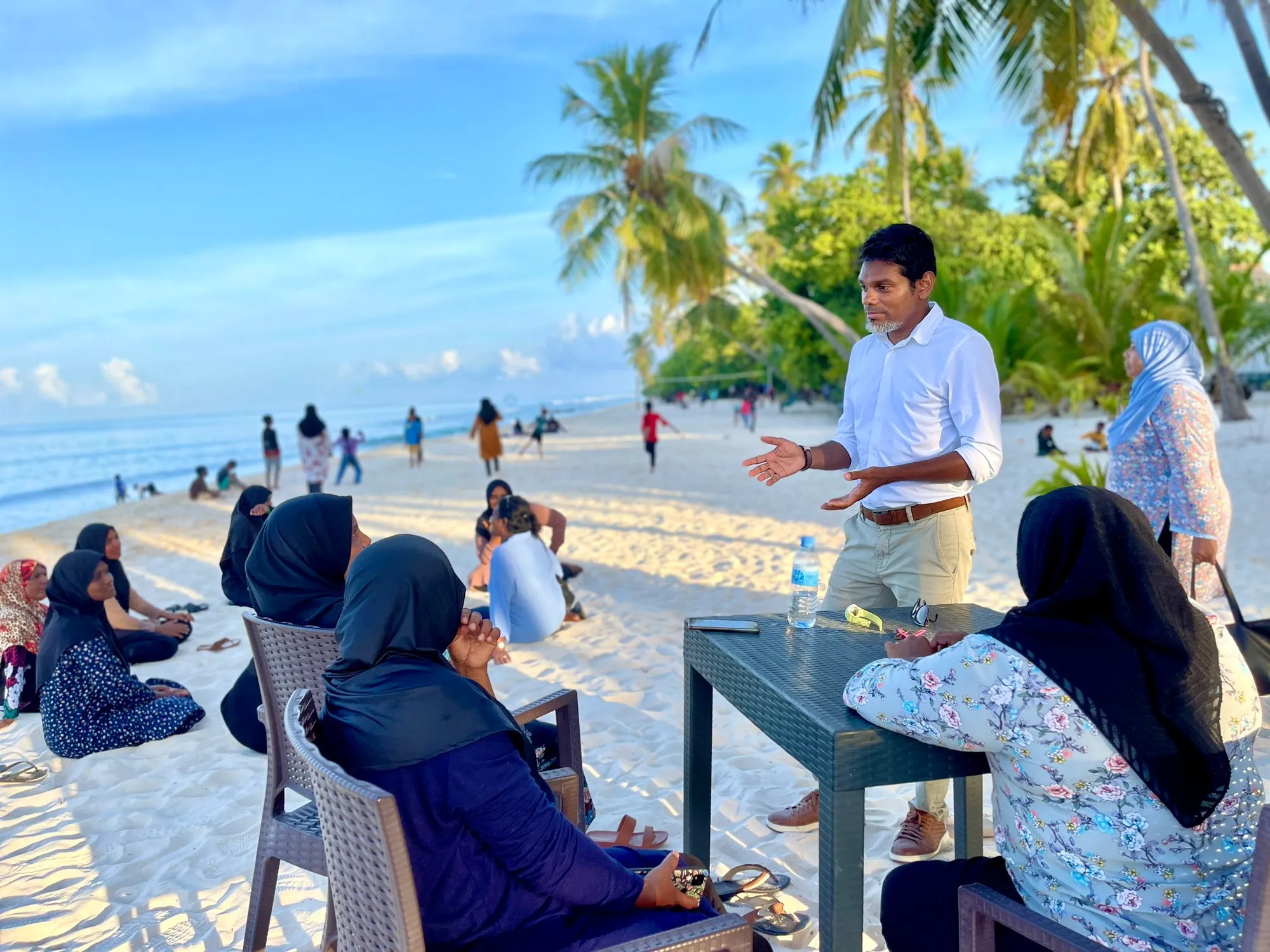 ތުޅާދޫގައި އެއަރޕޯޓެއް އަޅައިދޭނަން: ޢަމްރު