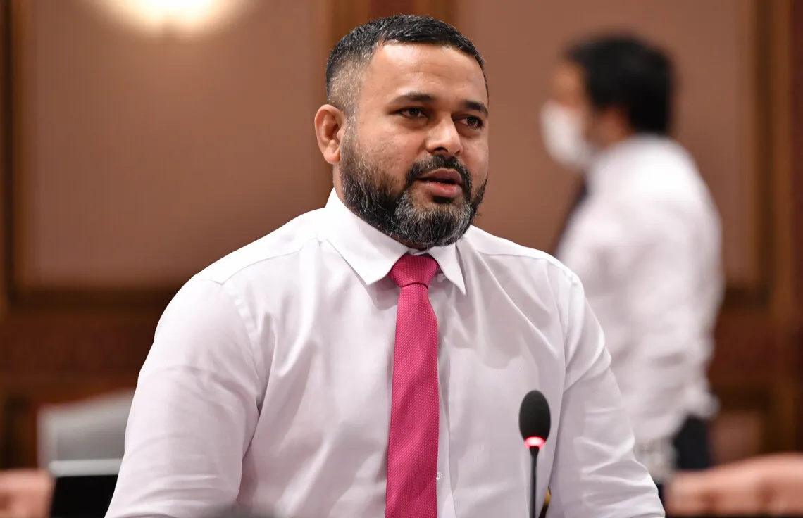 "ހުވާކުރެއްވުމުގެ ކުރިންވެސް ޤައުމުގެ އިޤްތިޞާދީ ދުވެލި ހަލުއިކުރަން މުޢިއްޒު މަސައްކަތް ކުރައްވާތަން މި ފެންނަނީ"