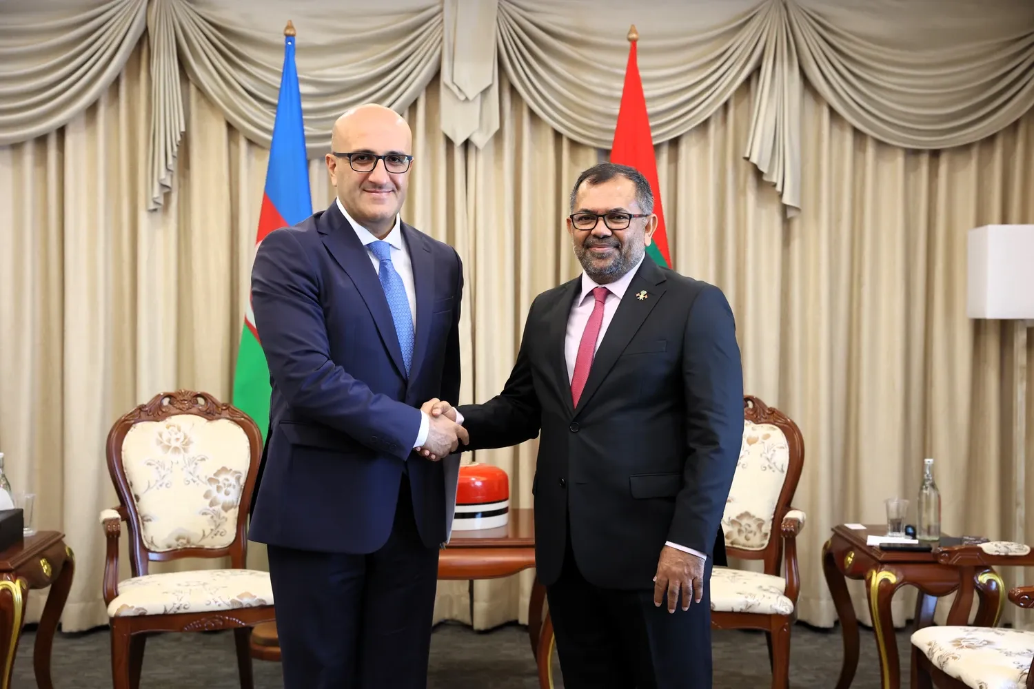 އަޒަރުބައިޖާނުގެ އައު ސަފީރު ހާރިޖީ ވަޒީރާއި ބައްދަލުކުރައްވައިފި