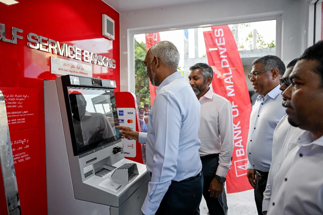 ބީއެމްއެލުން މަގޫދޫގައި ބެހެއްޓި އޭޓިއެމް ރައީސް ޑރ.މުއިއްޒު ހުޅުވައިދެއްވަނީ... ފޮޓޯ: ރައީސް އޮފީސް