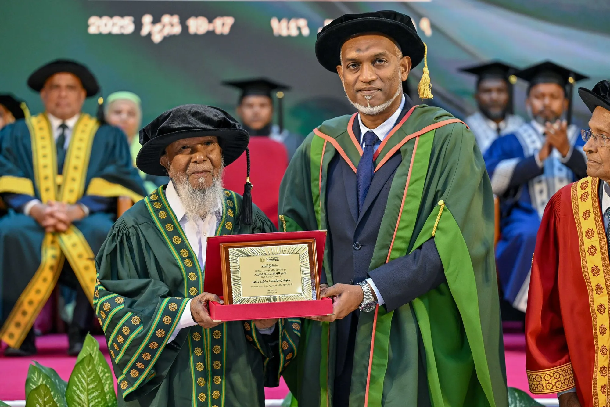 ރާއްޖޭގެ މަތީ ތައުލީމުގެ މަރުކަޒަކުން އެރުވި ފުރަތަމަ އޮނަރަރީ ޑޮކްޓަރޭޓް ޝެއިހް އިސްމާޢީލަށް